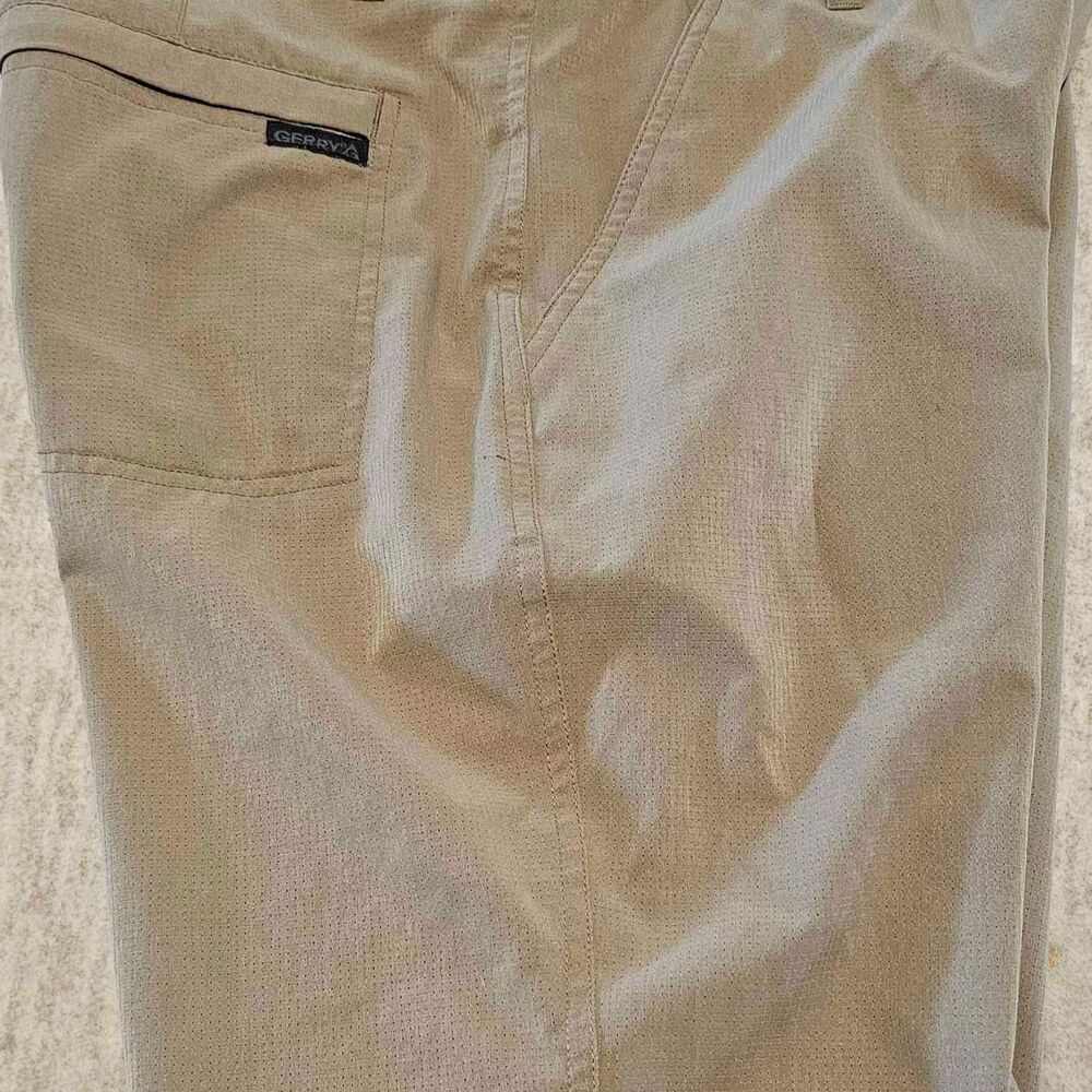 New Men's Gerry ON THE GO ADVENTURE Khaki Shorts - Size 34 Men's